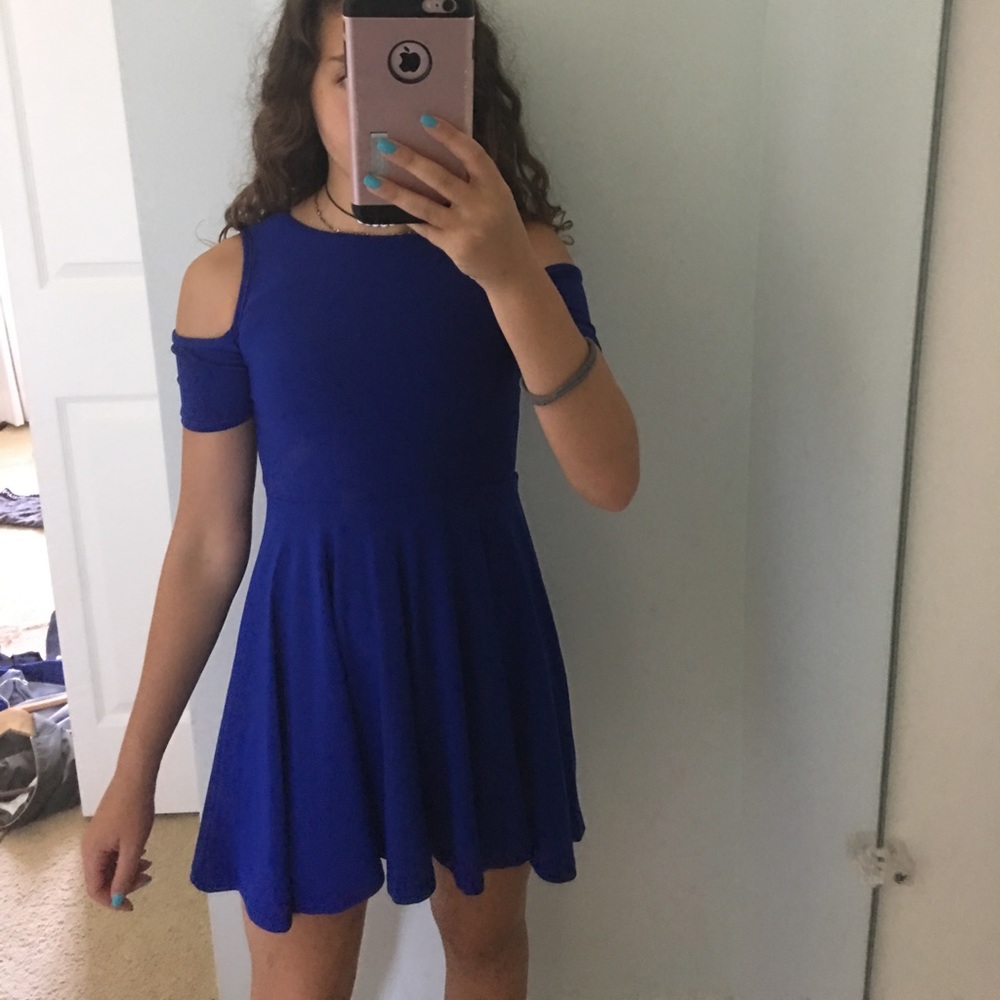 Blue shoulder cutout dress